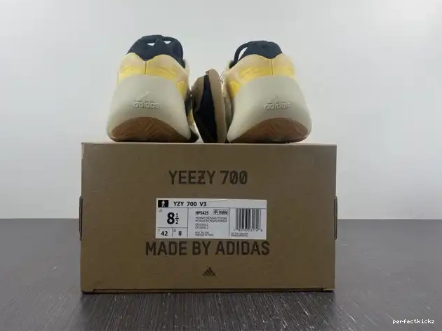 V3 700 Safflower Mono Adidas HP5425 Yeezy 0529